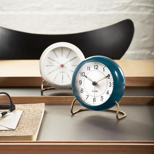 Arne Jacobsen Wecker AJ Station Navy Blue - Casa Due pur